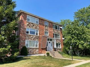 6 Paxos Dr, Palos Hills, IL 60465