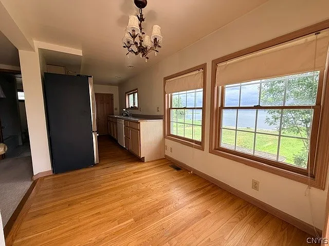 2937 Hamlin Ave — Photo 8