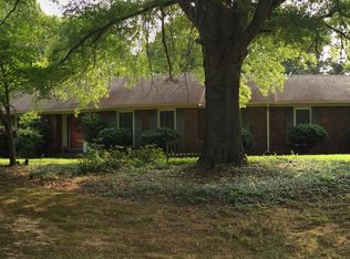 911 Greenvalley Dr, Paris, TN 38242