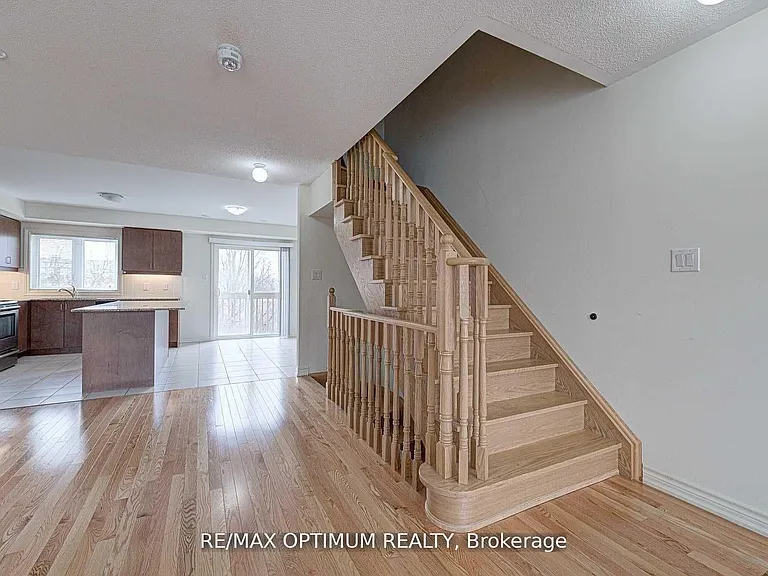 11 Autumnwood Ave #6 — Photo 3