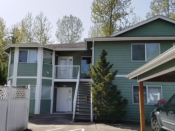 3rd image of 909 Orchid Pl