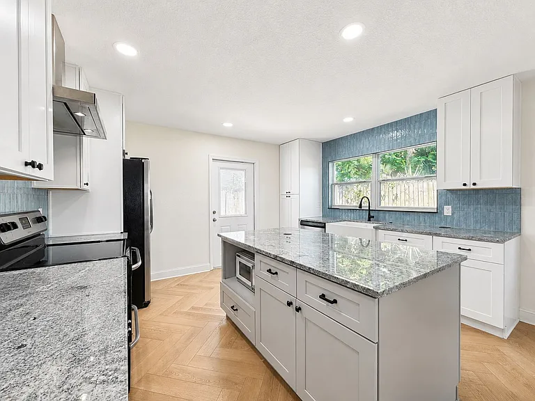 4305 W Bay Ave — Photo 6