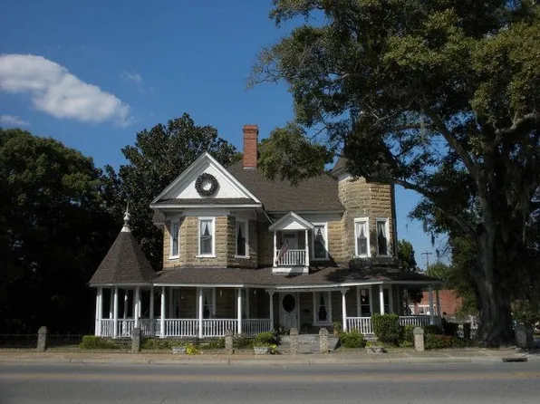 208 E Marion Ave, Nashville, GA 31639