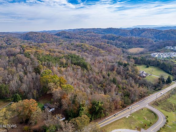 3rd image of 2622 Maryville Pike