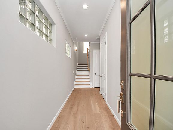 2nd image of 4026 Blossom St