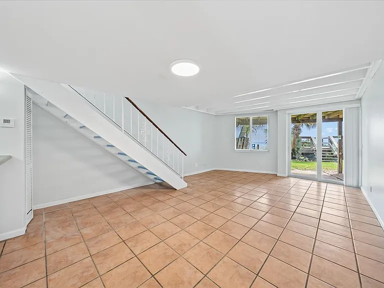 1407 Atlantic St — Photo 2
