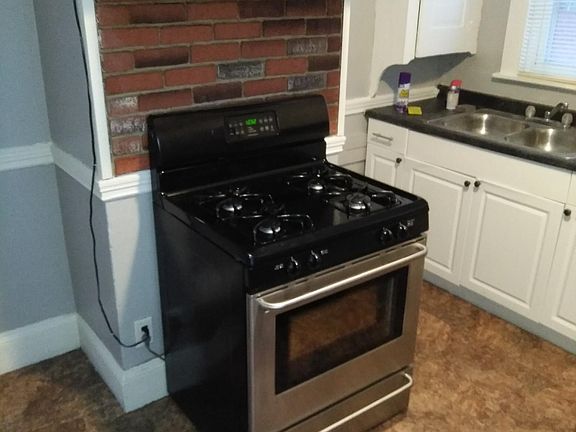 5th image of 54 Villa Ave #1