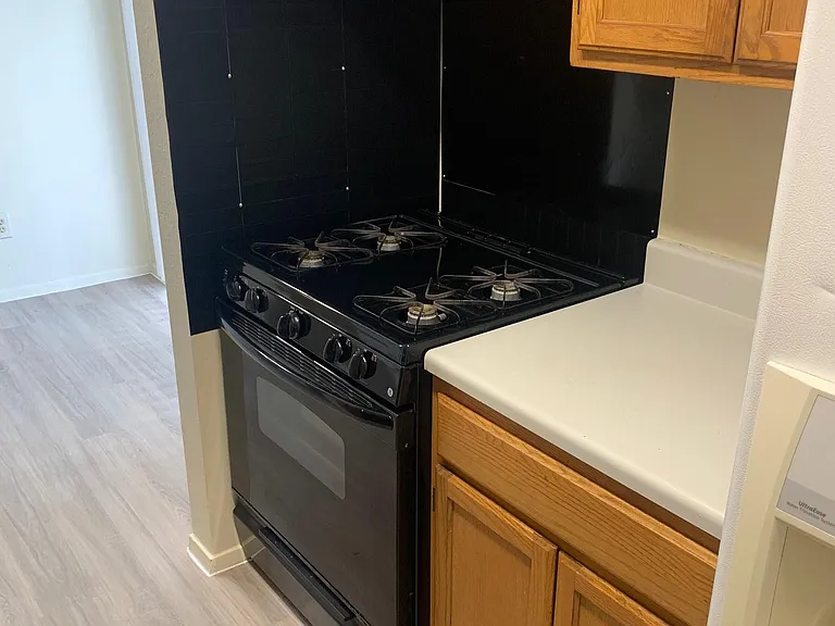 523 Greenlawn Blvd — Photo 9