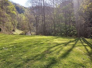 2188 Watkins St, Grundy, VA 24614