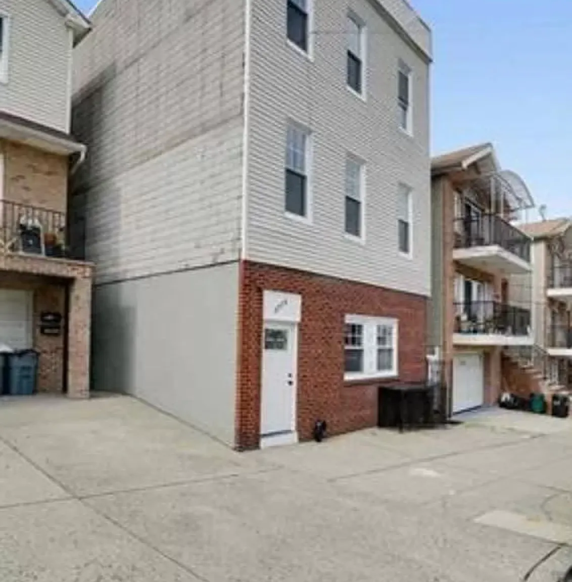 3 bed, 1100 sqft, $2,300 — Photo 2