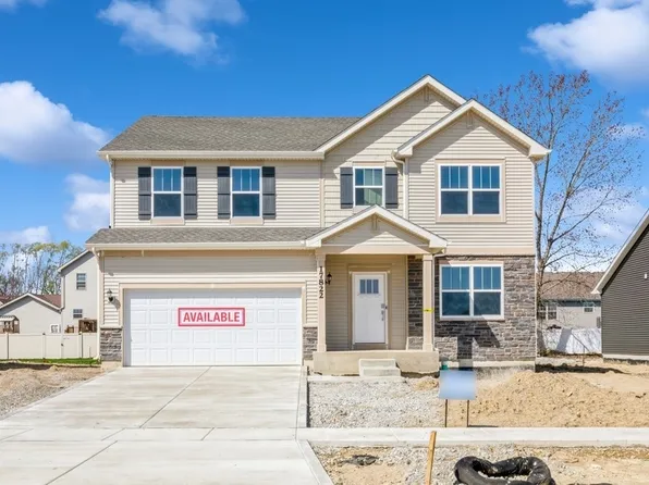 650 N Sycamore St, Hinckley, IL 60520