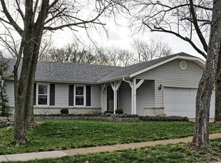 1066 Treetop Trail Dr, Ballwin, MO 63021