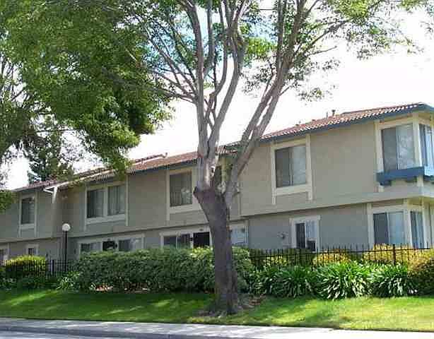 1st image of 4931 Bridgepointe Pl Unit 4931