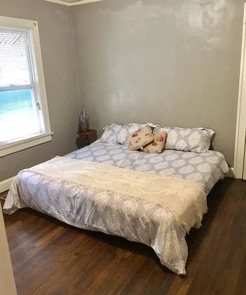 king size bed and still extra space!!