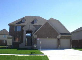 45474 Pentwater Dr, Macomb, MI 48044