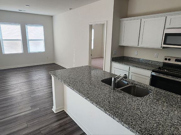 4th image of 944 Rift Valley Dr