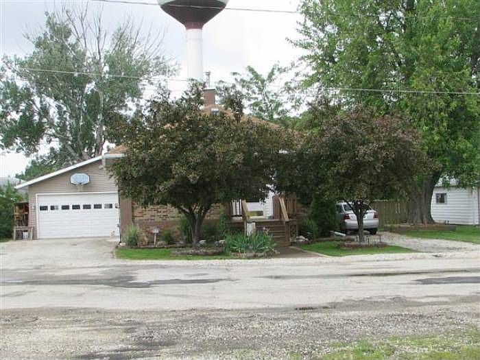 1st image of 208 E Railroad Ave