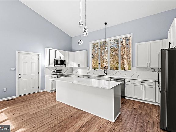 4th image of 7621 River Rd