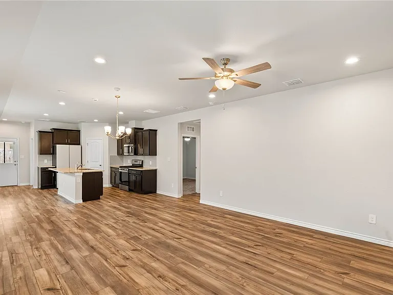 7621 Cowboy Trail Ln — Photo 11