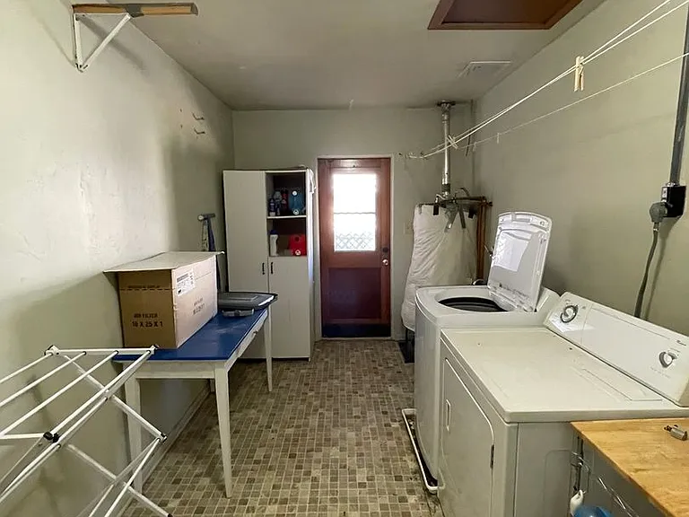 Quaint 2 Bedroom and 1 Bath Duplex! Perfect for UofA Students! — Photo 13