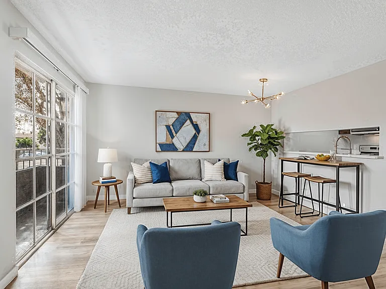 Crenshaw Townhouse — Photo 1