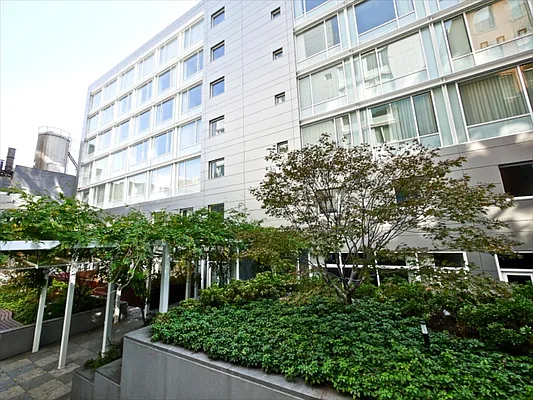 Sold by New York Residence | media 14