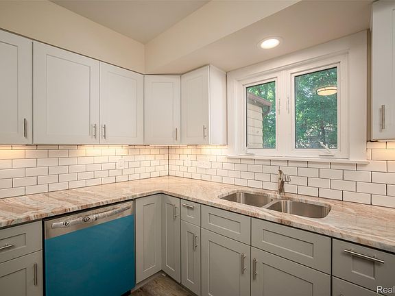 5th image of 2952 Clement St