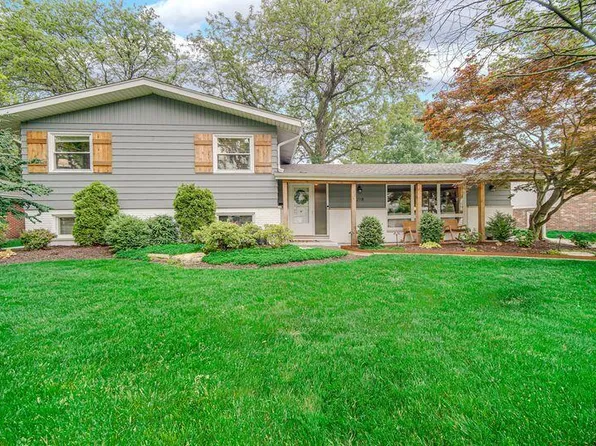 1218 Elliot Dr, Munster, IN 46321