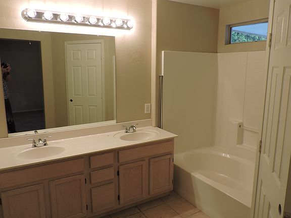 5th image of 9207 W Grovers Ave