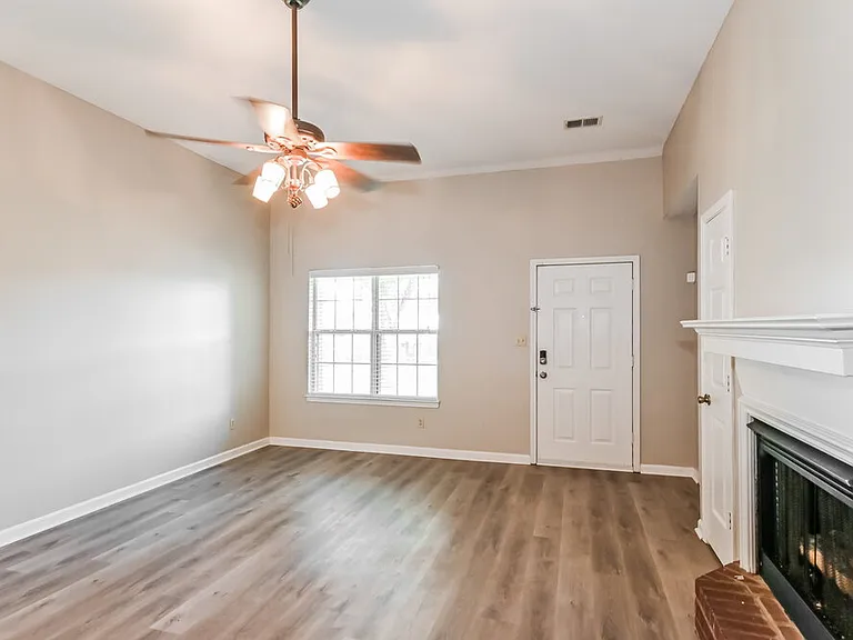 6205 Liberty Estates Dr — Photo 3