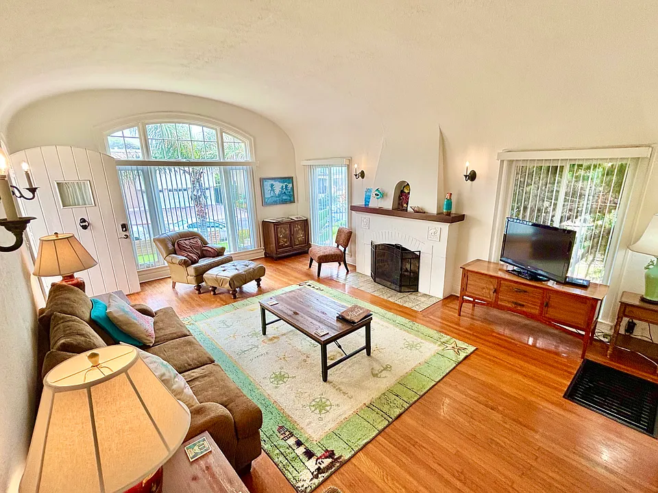 246 Bonair St