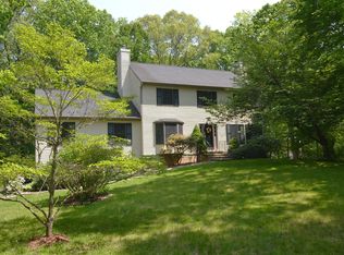 10 Leslie Ln, Norwalk, CT 06850