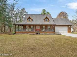 81 Pine Tree Cir, Crossville, TN 38571