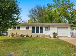 875 Flora Ln, Florissant, MO 63031