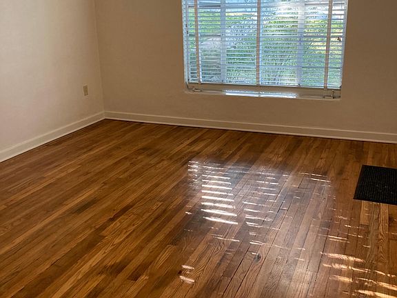 3rd image of 3905 Maplewood Ave #A