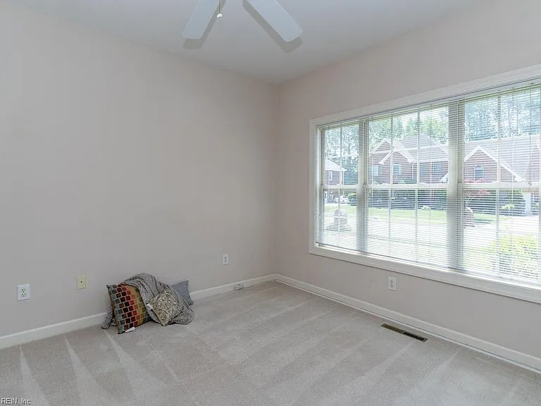 138 Greengable Way — Photo 16