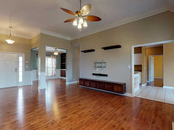3rd image of 3805 Benjamin Dr