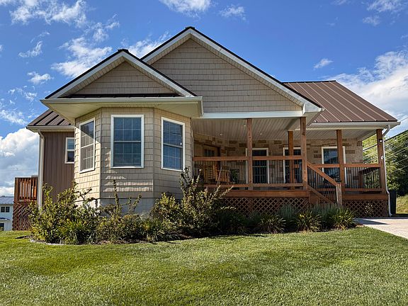 3rd image of 114 Shady Oak Ln