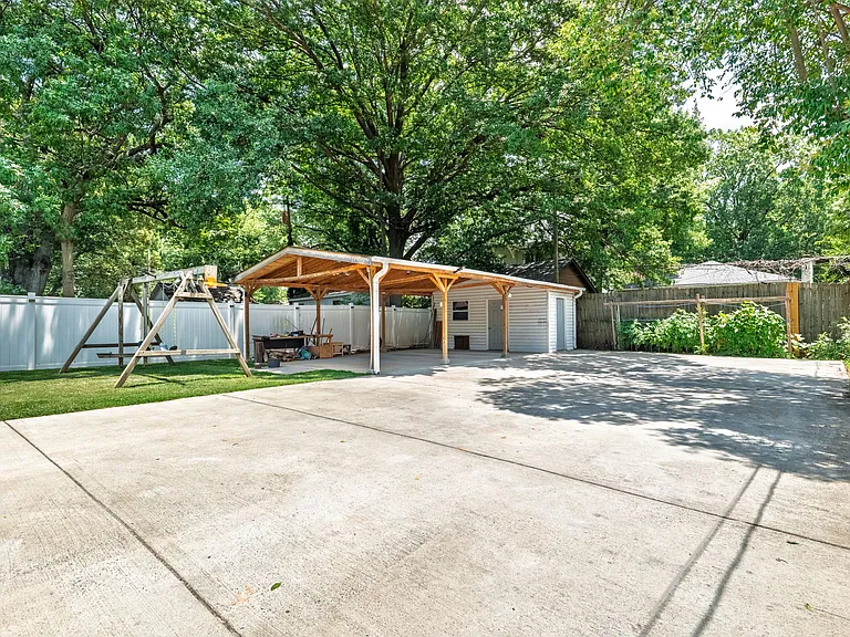 2113 Scott Ave — Photo 21