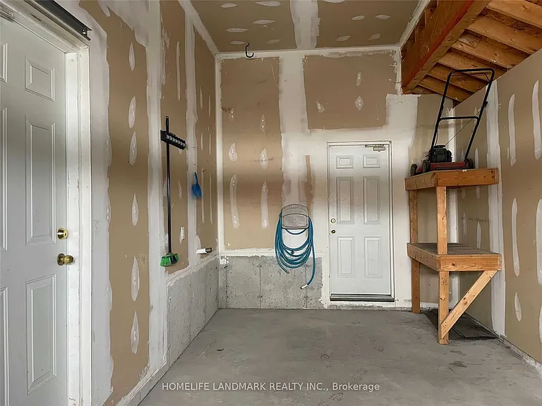 23 Loon Ave #LOWER — Photo 2