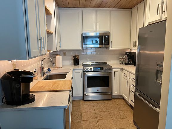 3rd image of 4859 Meadow Dr #A