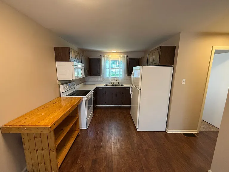 801 E Washington Center Rd — Photo 9