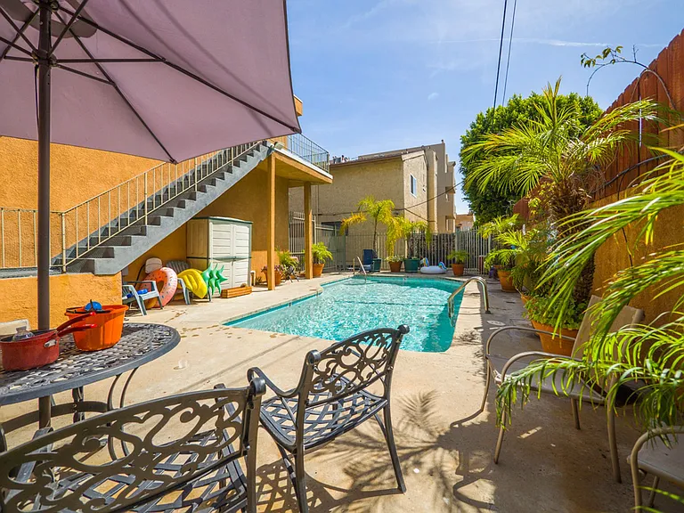 13952 Moorpark Ave — Photo 6