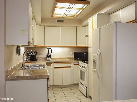3rd image of 467 Hiawatha Trl APT 109