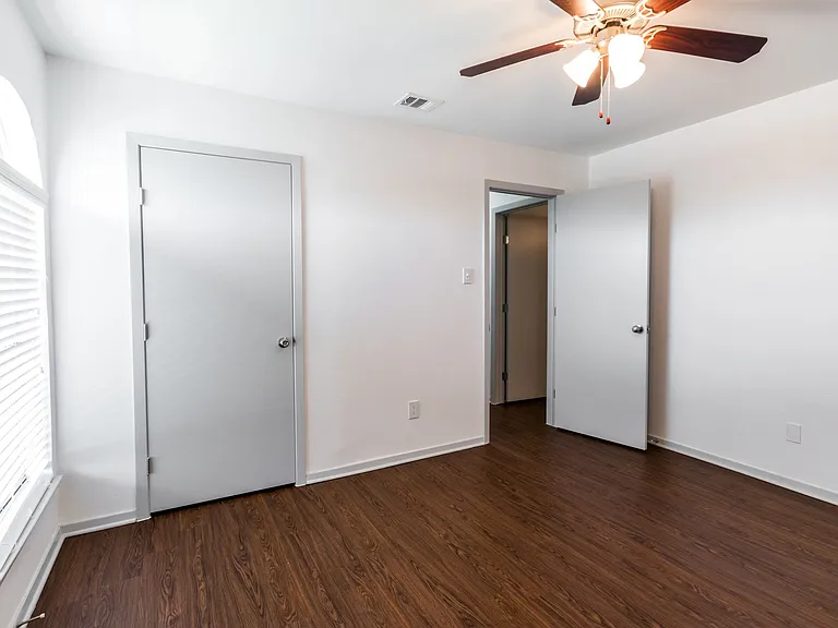 1902 Valley Hill Cir #B — Photo 16