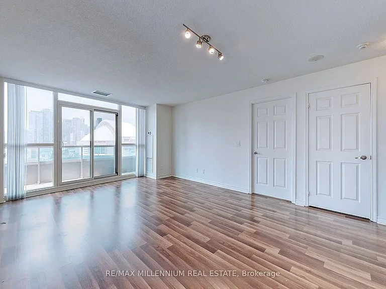 25 Lower Simcoe St #1508 — Photo 5
