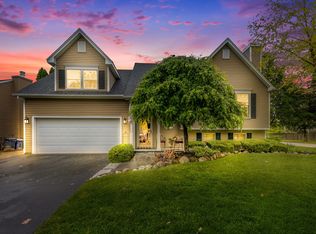 1714 Larson Ave, Saint Charles, IL 60174