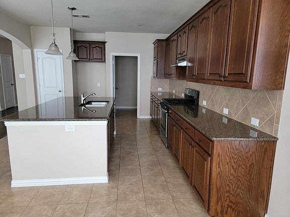 5th image of 212 Westminster Dr