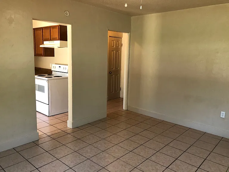 1331 Givens St #10B — Photo 3