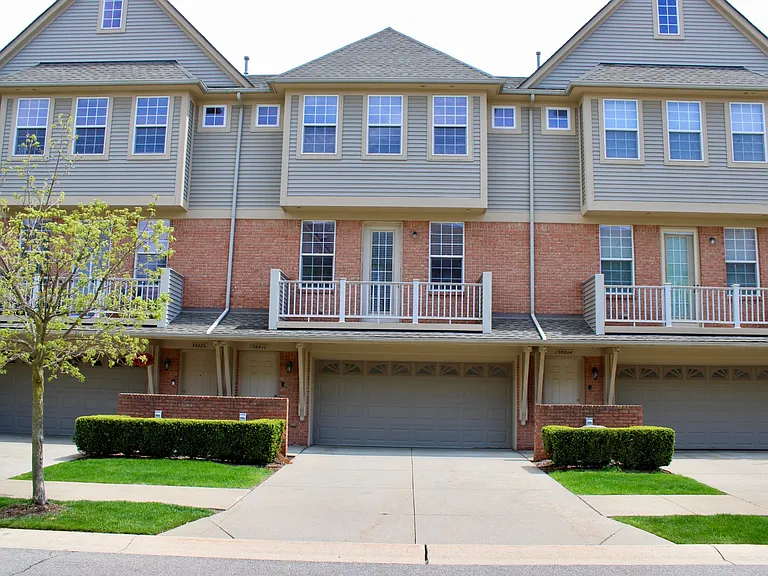 56612 Sunset Dr #56612 — Photo 2